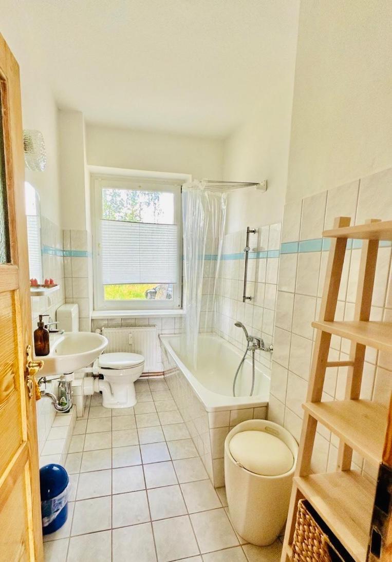 "Mts-Haus Zettemin" - 2 Familienfreundliche Ferienwohnungen In Mecklenburg מראה חיצוני תמונה